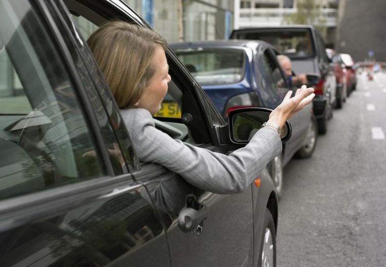 Otomobil Sürüşünde Kavşak Görgüsü