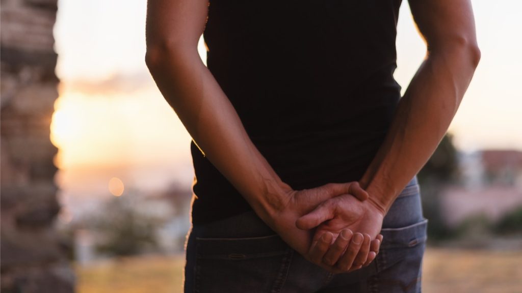 Eller Arkadan Bağlanırsa Nasıl Önünüze ve Arkanıza Alacağınızı Yöntemler 2 Eller Arkadan Baglanirsa Onunuze ve Arkaniza Alacaginizi Yontemler