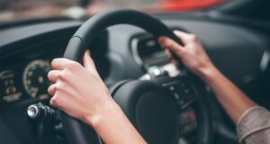 Direksiyon Simidi Neden Titreme Yapar? Direksiyon-Simidi-Titreme