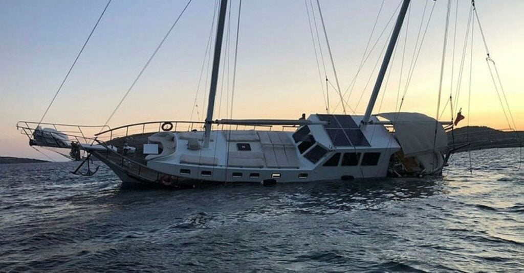 Karaya Oturmuş Bir Tekneyi Kurtarmak