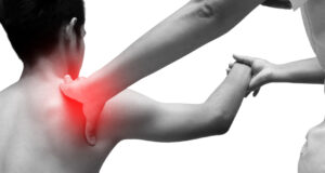 Cikik-Bir-Omuzu-Yerine-Oturtmak-Ne-Kadar-Aci-Verir