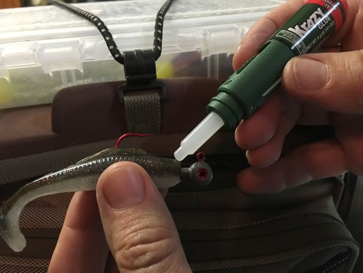 Balikcilik Yemlerinde Super Yapistirici Kullanilabilir mi