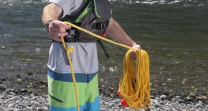 Birini-Kurtarmak-icin-Suya-Ne-Atilir