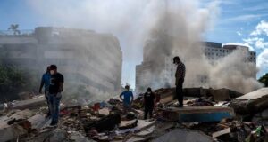 Deprem, Elektrik Kesintisi ve Kaos: Şehirde Hayatta Kalma Hikâyeleri Deprem-Elektrik-Kesintisi-ve-Kaos-Sehirde-Hayatta-Kalma-Hikayeleri
