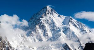 K2-Daginda-Firtinaya-Yakalanan-Ekibin-Hayatta-Kalma-Hikaye